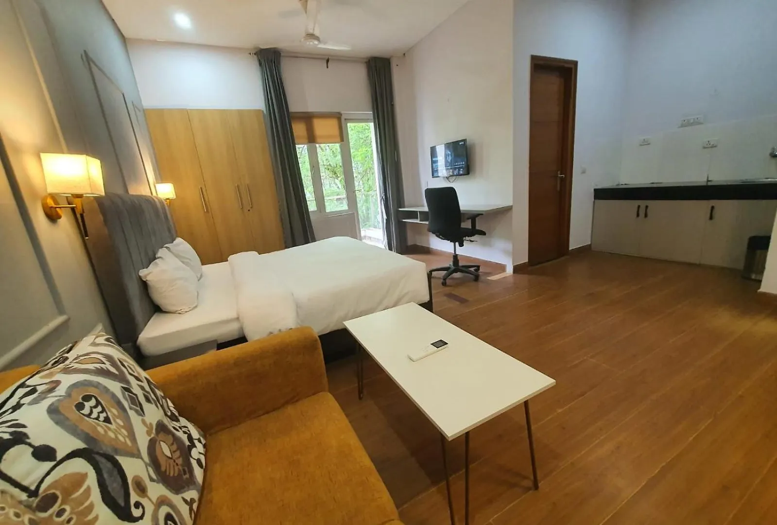 Mallenzo Suites Dlf Phase 1 Gurgáon 4*,  India