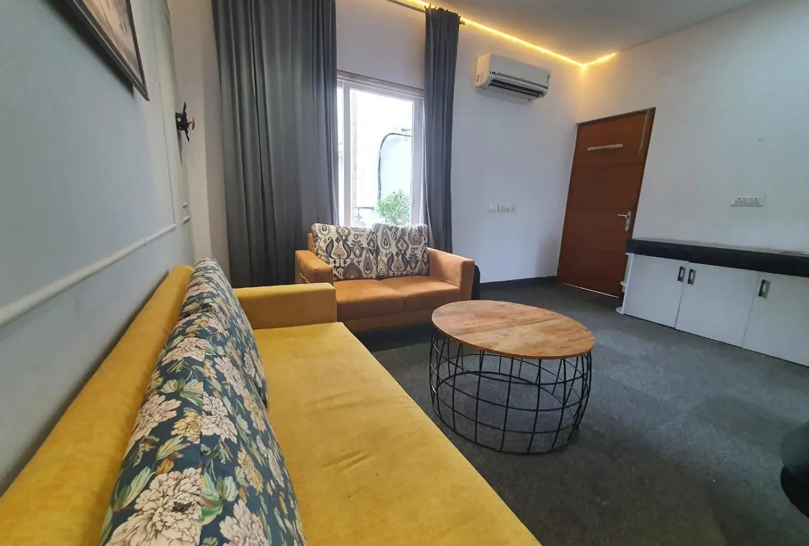 Mallenzo Suites Dlf Phase 1 Gurgáon