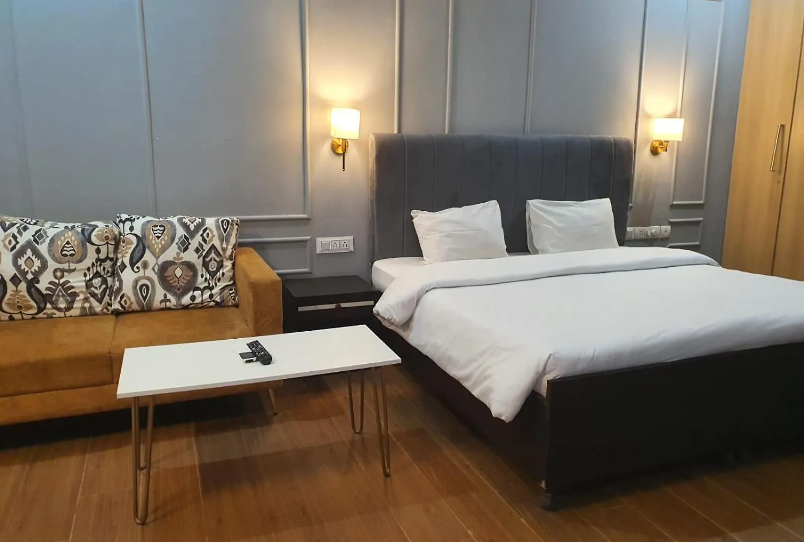 Mallenzo Suites Dlf Phase 1 Gurgaon Otel