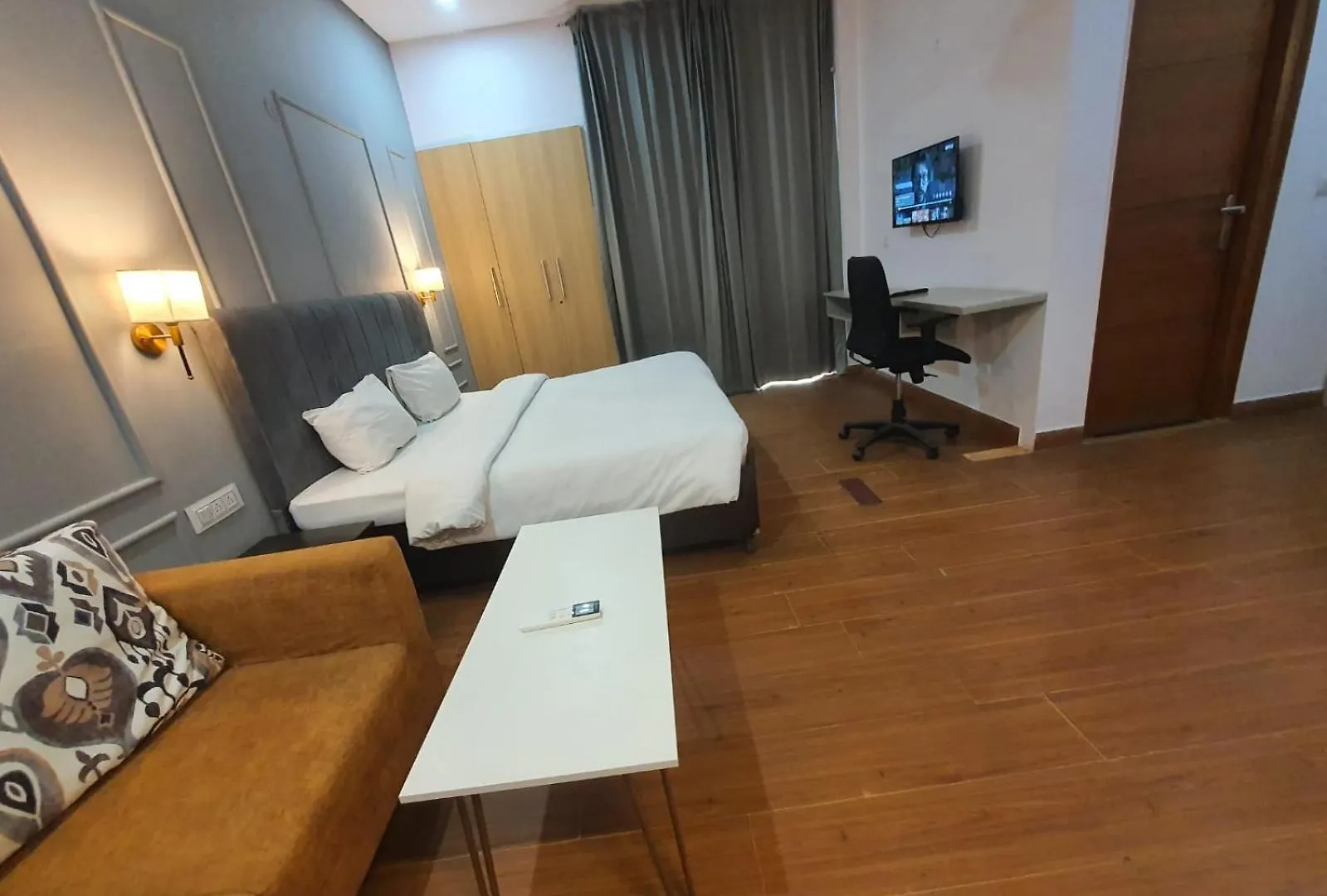 Mallenzo Suites Dlf Phase 1 Gurgaon