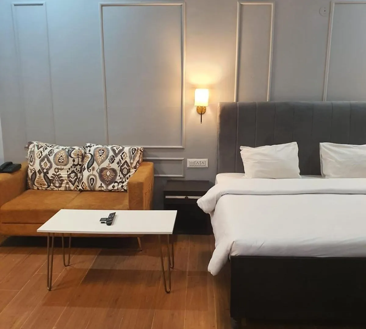 Mallenzo Suites Dlf Phase 1 ile iletişim