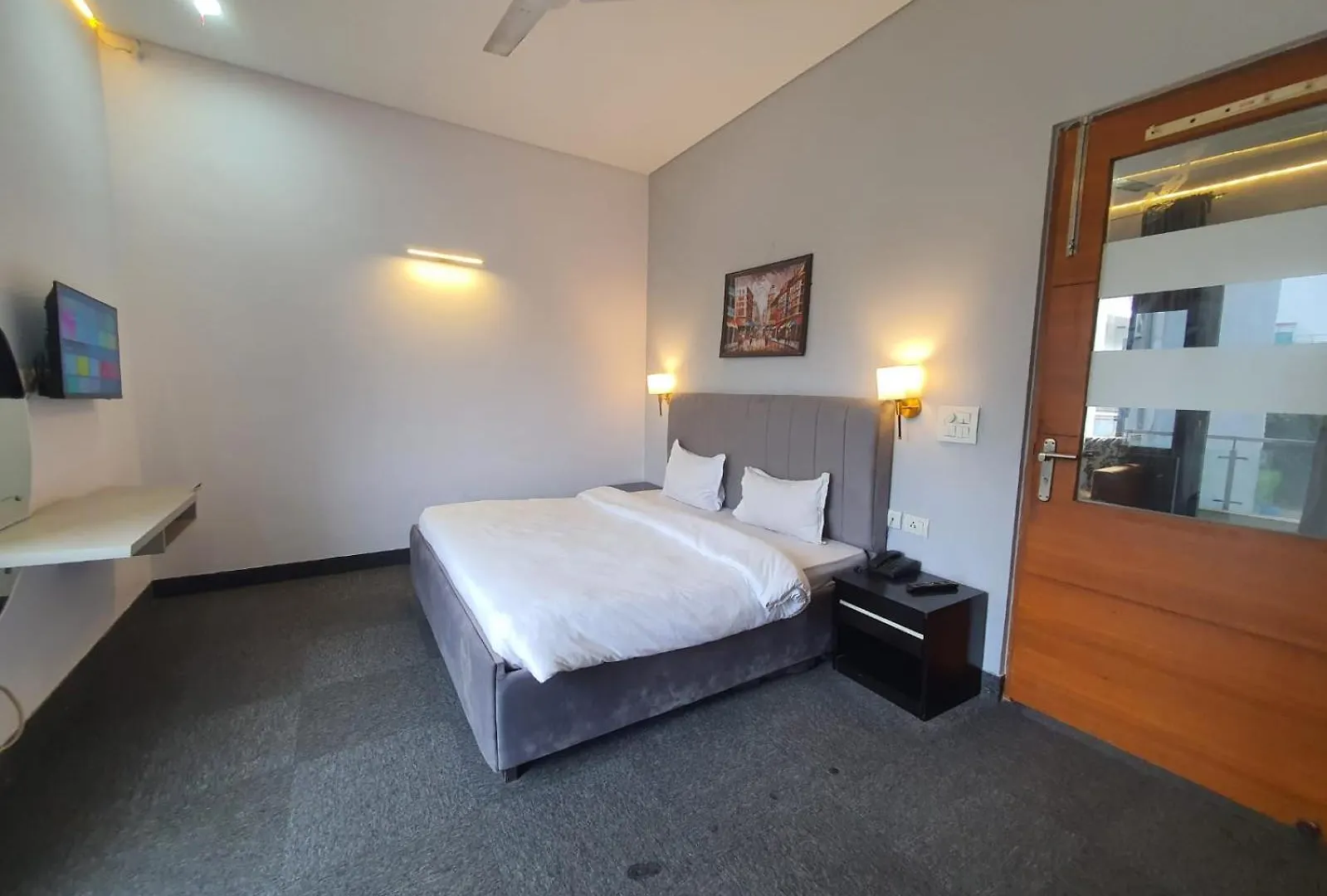 **** Otel Mallenzo Suites Dlf Phase 1 Gurgaon Hindistan
